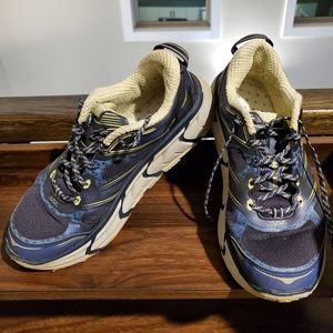 Hoka one one